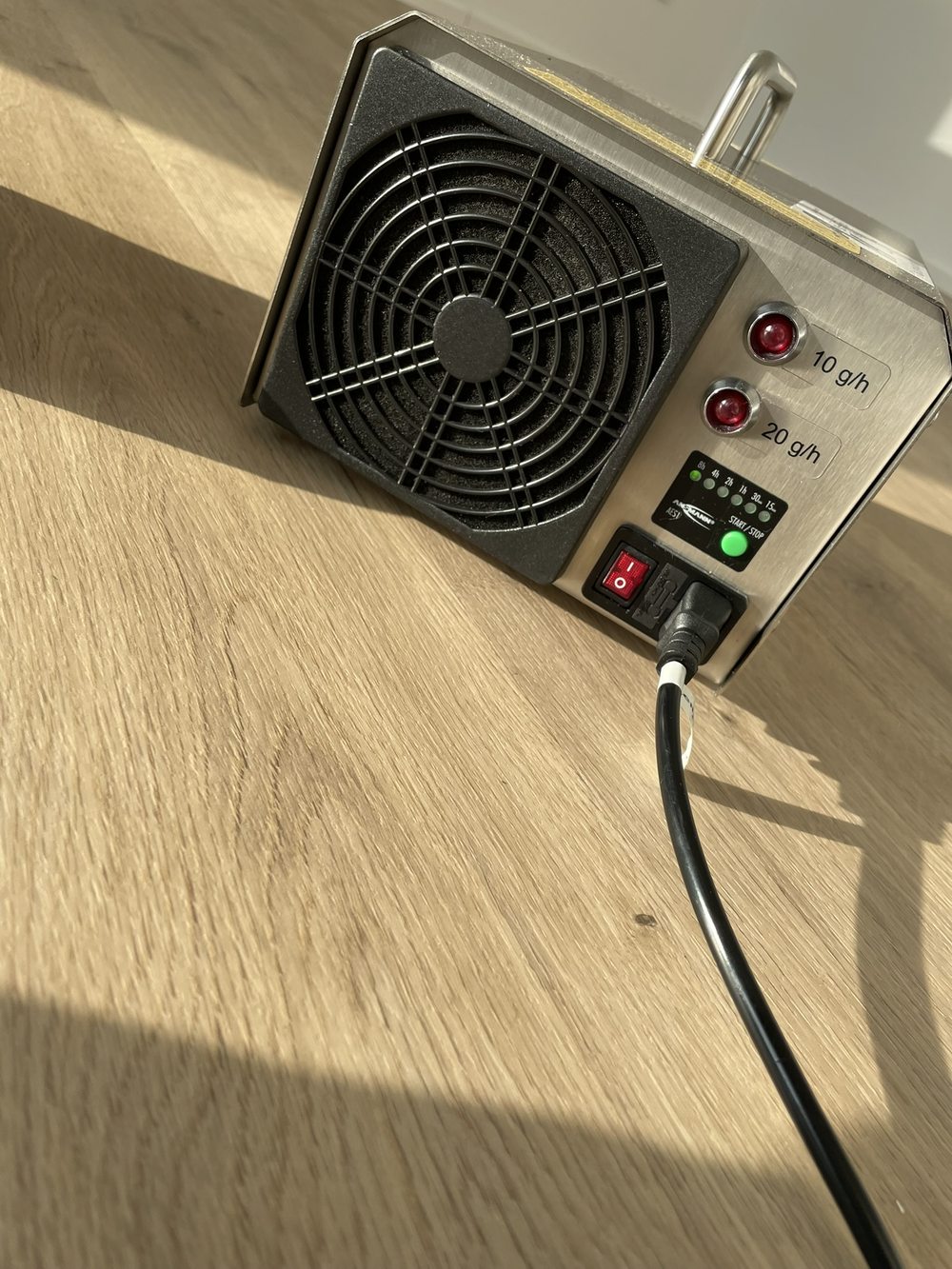 Ozongenerator in einem Raum während eines Einsatzes